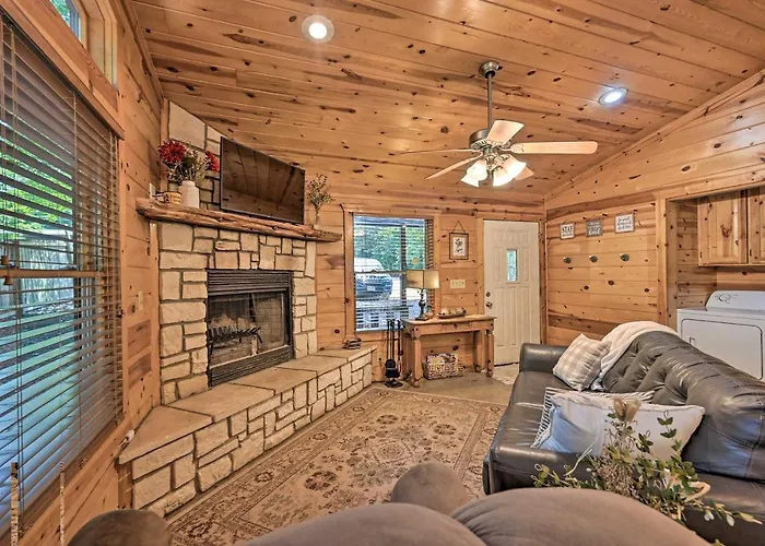 Broken Bow Azalea House - Forest Gem With Hot Tub!