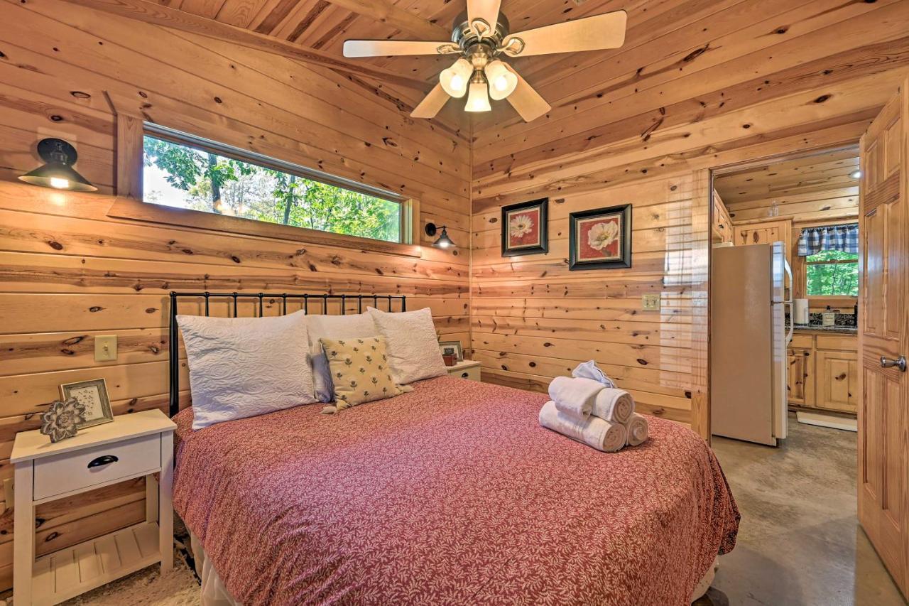 Azalea House - Forest Gem With Hot Tub! Holiday home Broken Bow