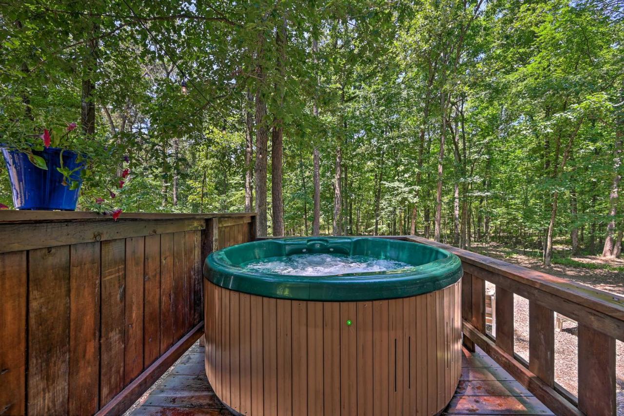 Azalea House - Forest Gem With Hot Tub!