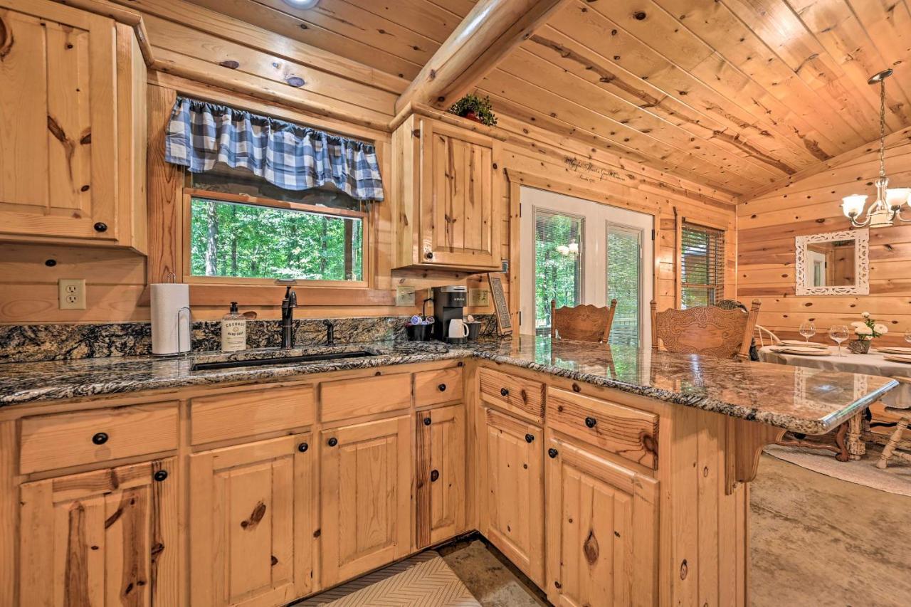 Azalea House - Forest Gem With Hot Tub! Holiday home *