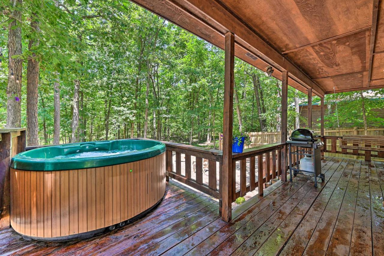 Azalea House - Forest Gem With Hot Tub! Holiday home Broken Bow